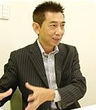 代表　白井勝也